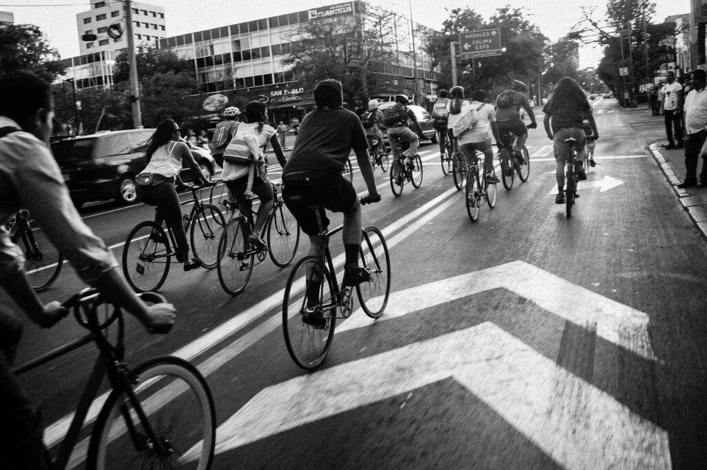 CICLISTAS BLANCO Y NEGRO